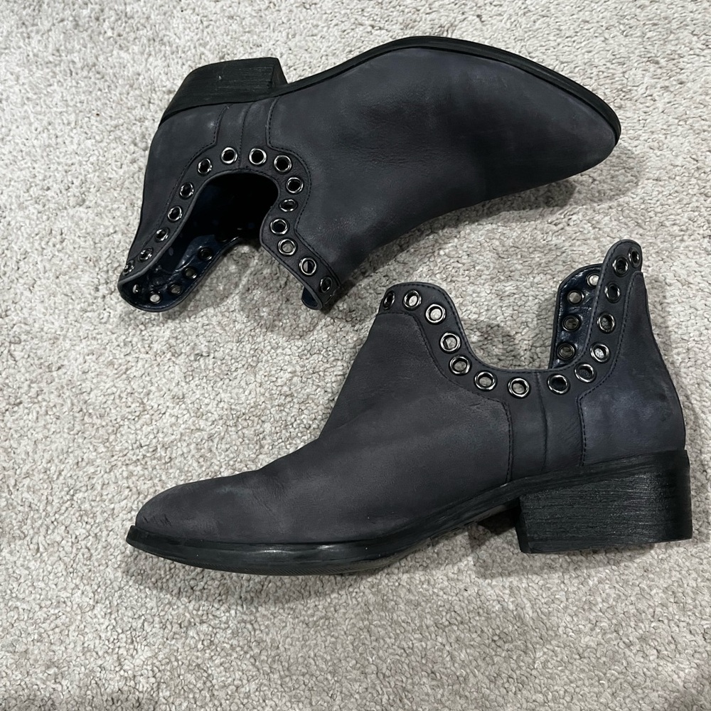 Gianni Bini Leather Studded Pointed Ankle Boots, Women’s Dark Grey/Blue Size 6.5